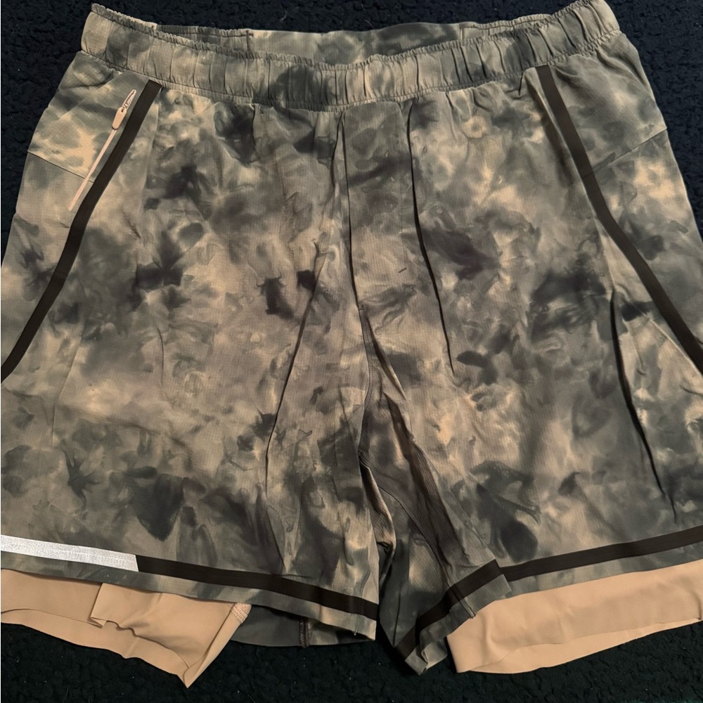 lululemon athletica Men's Athletic Shorts - Black and Tan